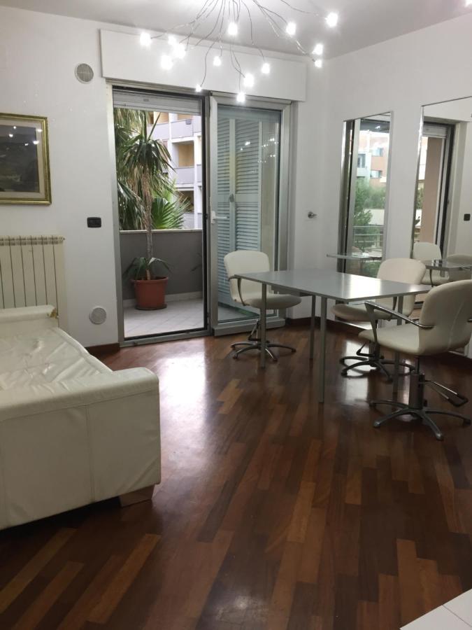 Appartamento Casa delle sorprese Pescara Esterno foto